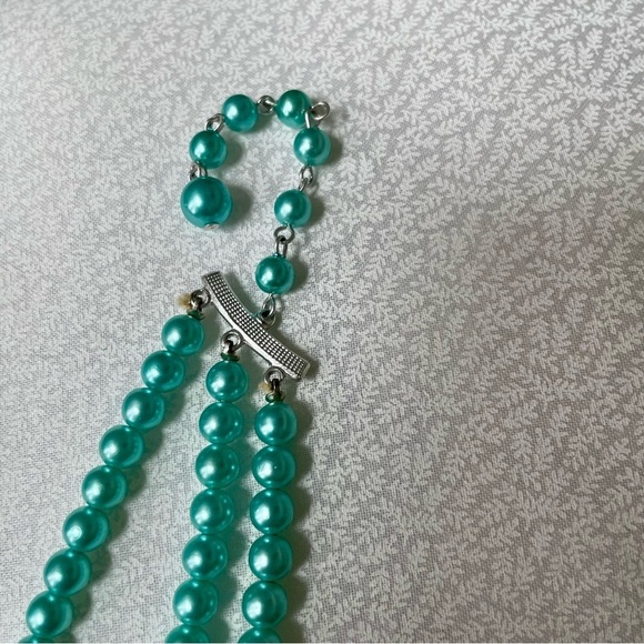Mid Century 60's Aqua Blue Green Beaded Tri Strand Necklace Clip Earring Set - Picture 3 of 9